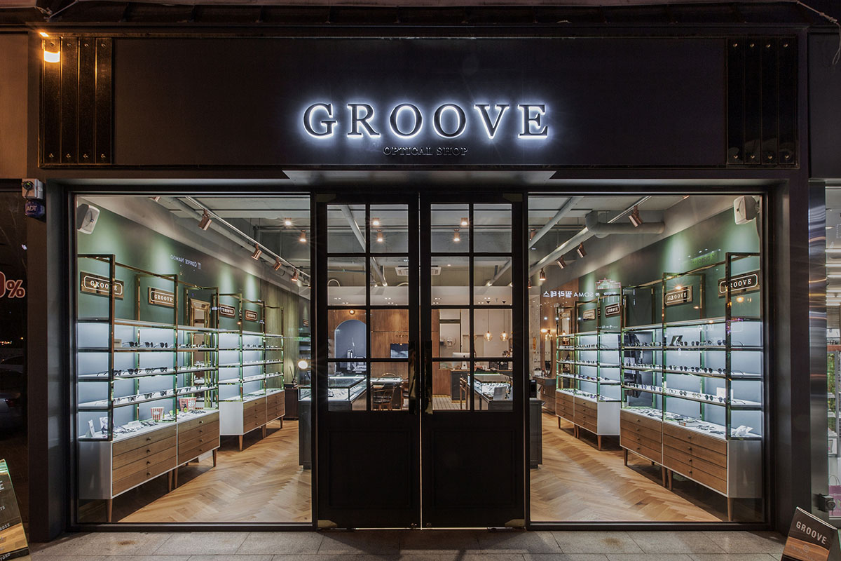 高档GROOVE品牌眼镜店门头装修设计