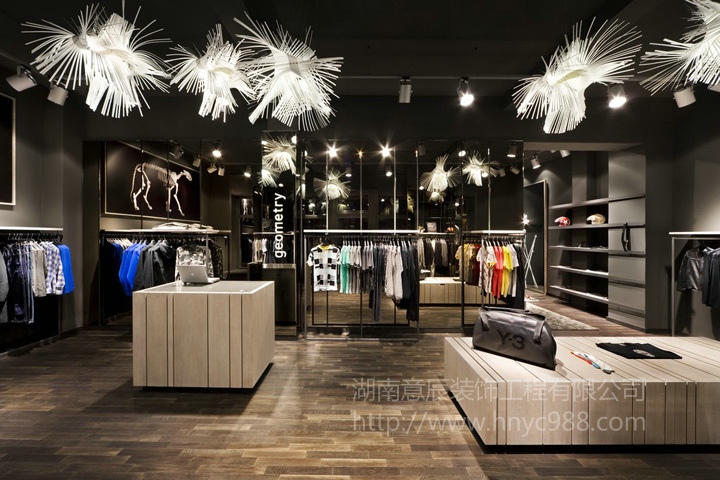 商场服装店如何装修设计更美观更吸引顾客？